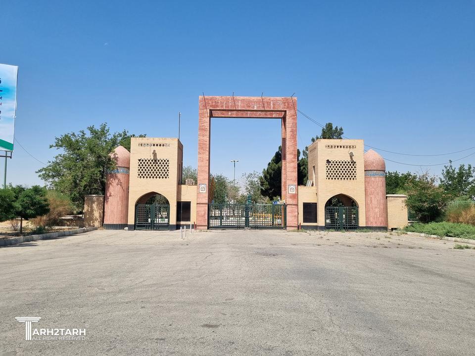 تصویر از محل سردر از خارج سایت