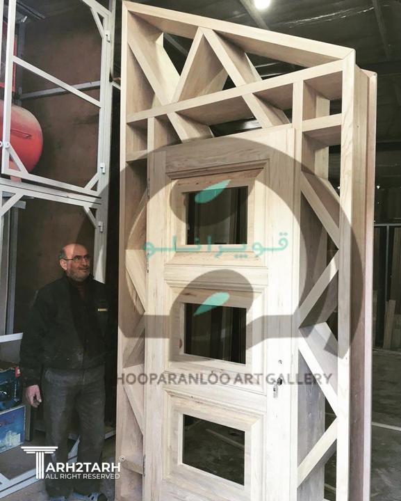 المان جدا کننده ورودی اصلی بنا و نشیمن به طور خاص برای سناریو مد نظر کارفرما طراحی و اجرا شد.