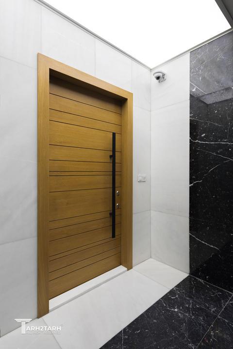 درب ورودی واحد و لابی طبقات