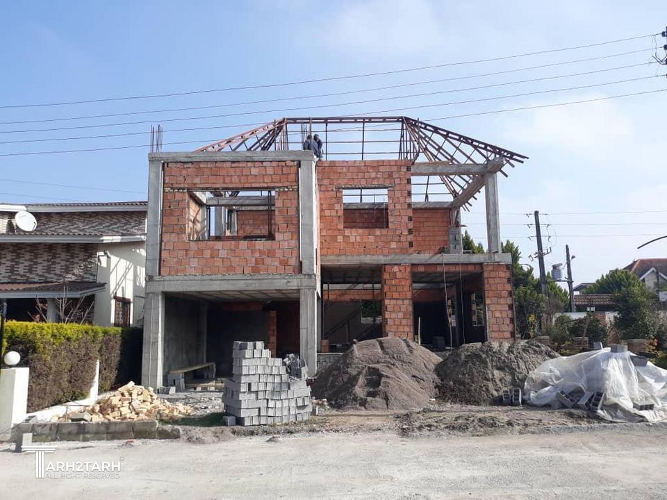 مرحله اجرا شاستی کشی های سقف شیروانی و تیغه چینی ها ی داخلی و خارجی 